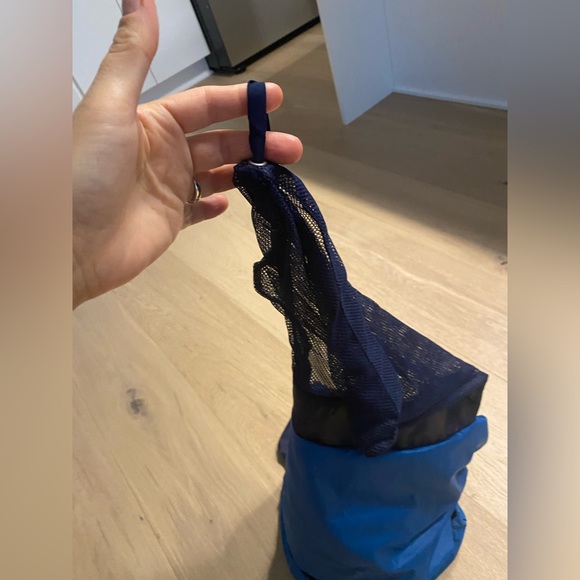 The North Face- Packable Wind Jacket-size small-7/8 - Picture 8 of 8